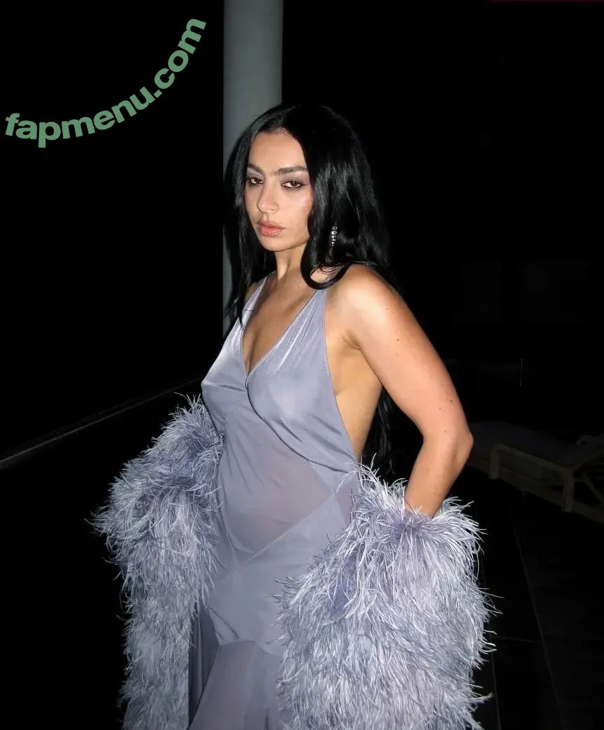 Charli XCX nude photo #3350 (charli_xcx / charlignarly)