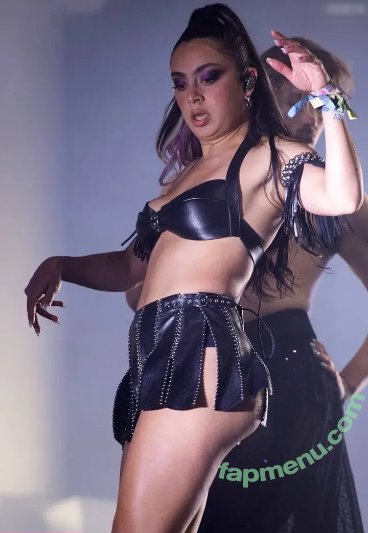 Charli XCX nude photo #3357 (charli_xcx / charlignarly)