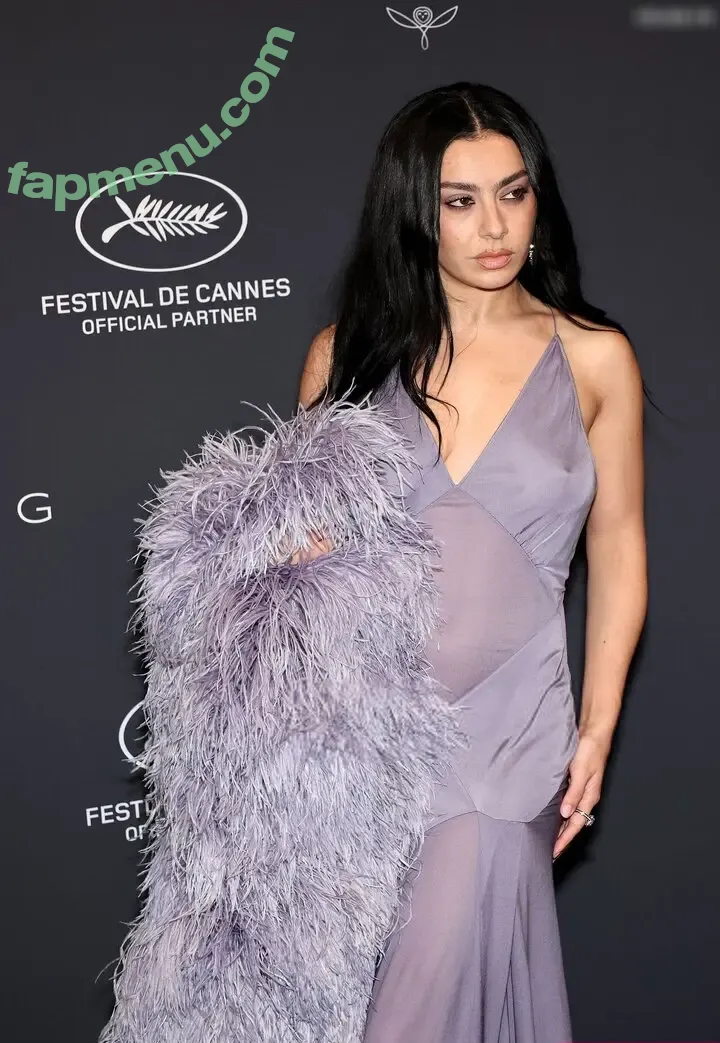 Charli XCX nude photo #3380 (charli_xcx / charlignarly)