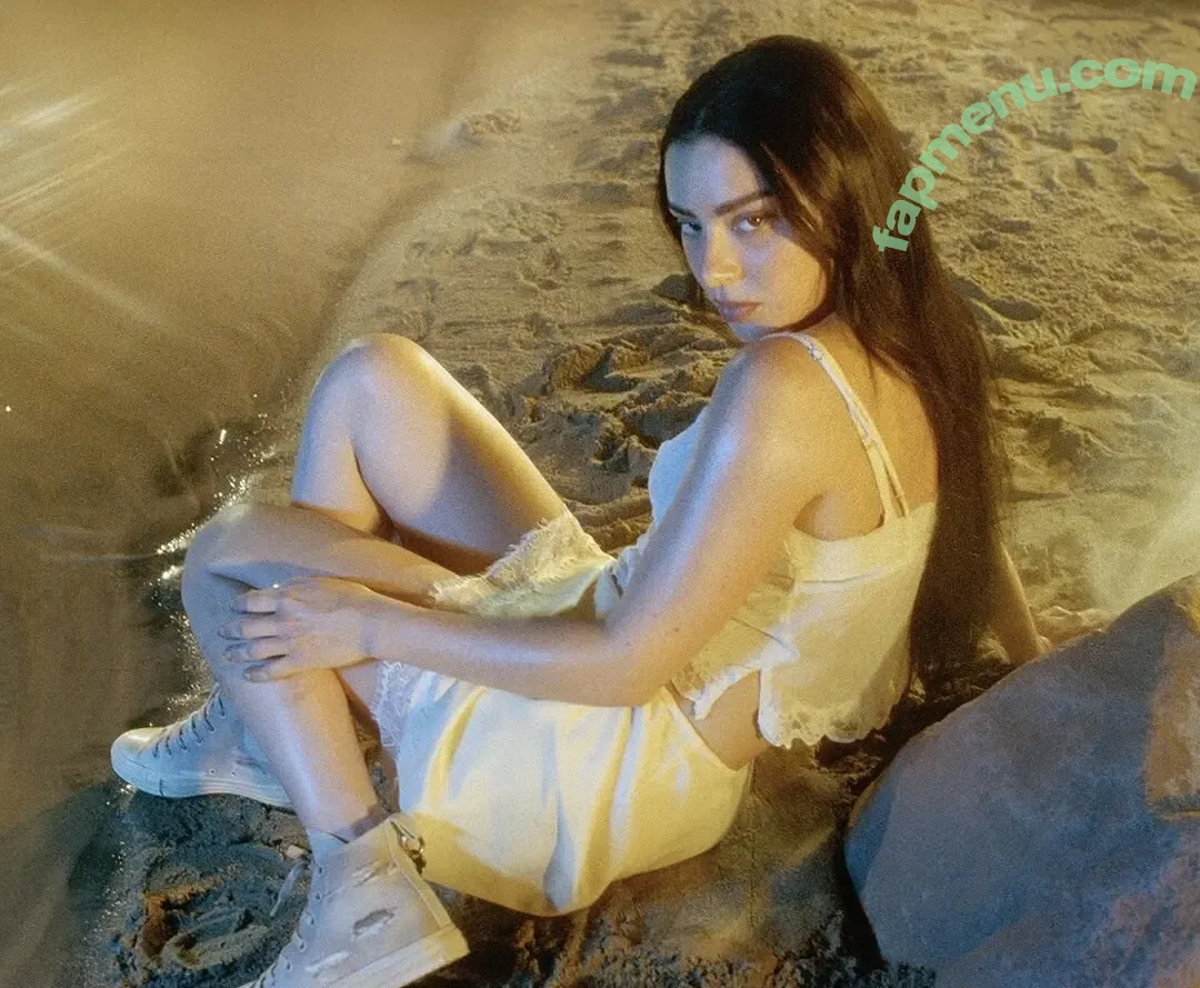 Charli XCX nude photo #3479 (charli_xcx / charlignarly)
