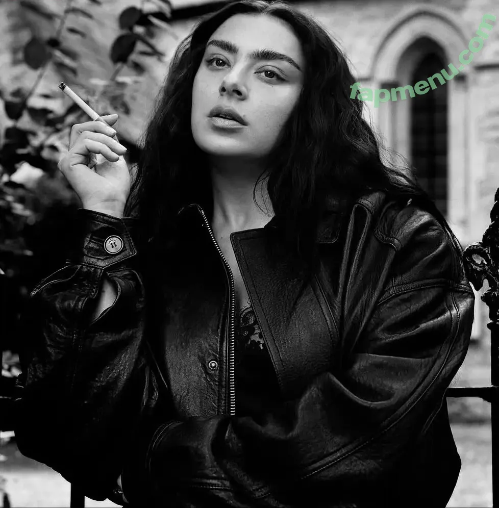 Charli XCX nude photo #3530 (charli_xcx / charlignarly)