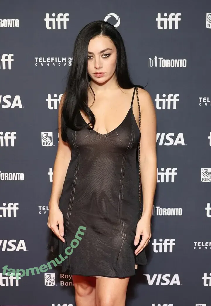 Charli XCX nude photo #3551 (charli_xcx / charlignarly)