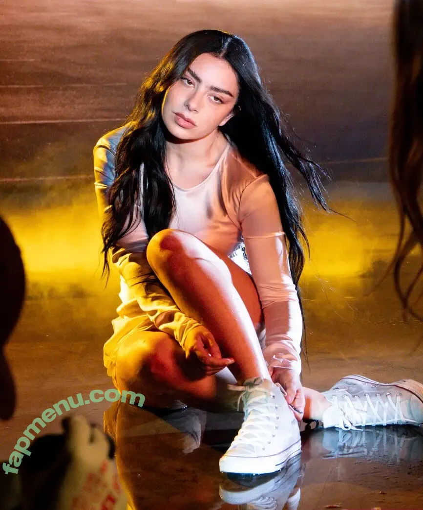 Charli XCX nude photo #3553 (charli_xcx / charlignarly)