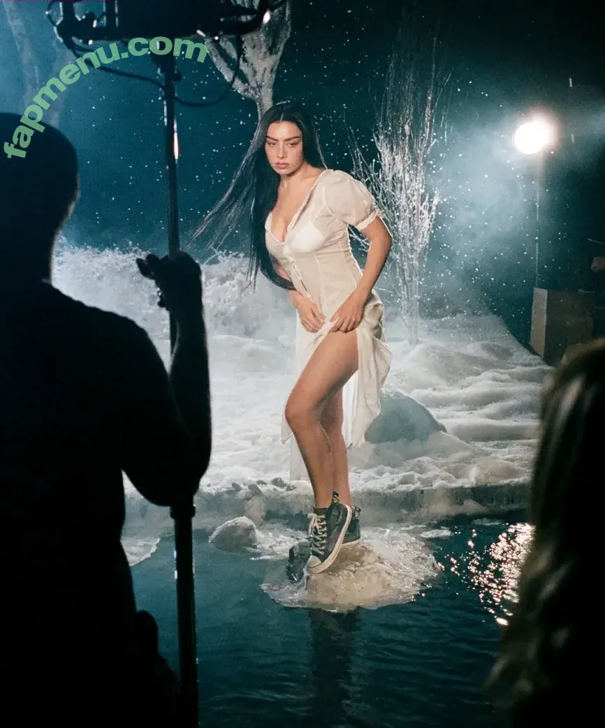 Charli XCX nude photo #3555 (charli_xcx / charlignarly)