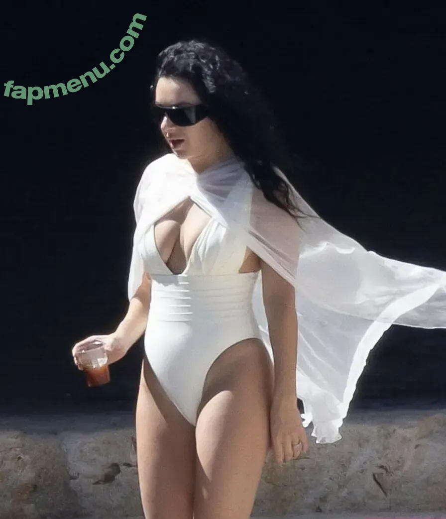 Charli XCX nude photo #3561 (charli_xcx / charlignarly)
