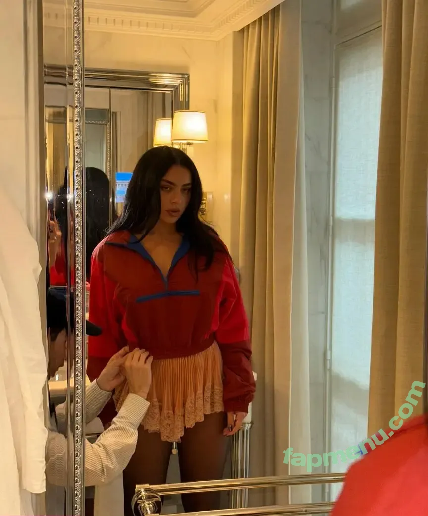 Charli XCX nude photo #3584 (charli_xcx / charlignarly)