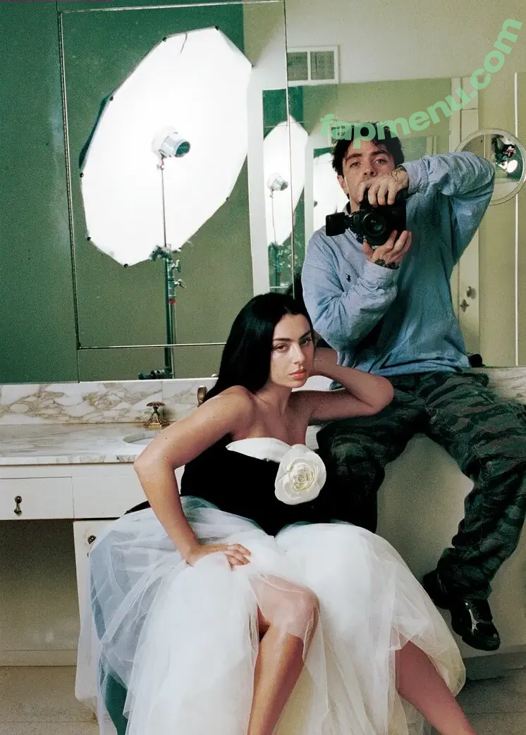 Charli XCX nude photo #3654 (charli_xcx / charlignarly)