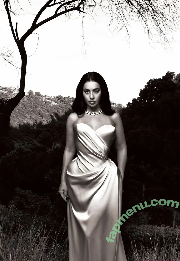 Charli XCX nude photo #3659 (charli_xcx / charlignarly)