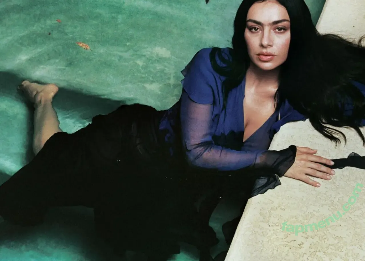 Charli XCX nude photo #3665 (charli_xcx / charlignarly)