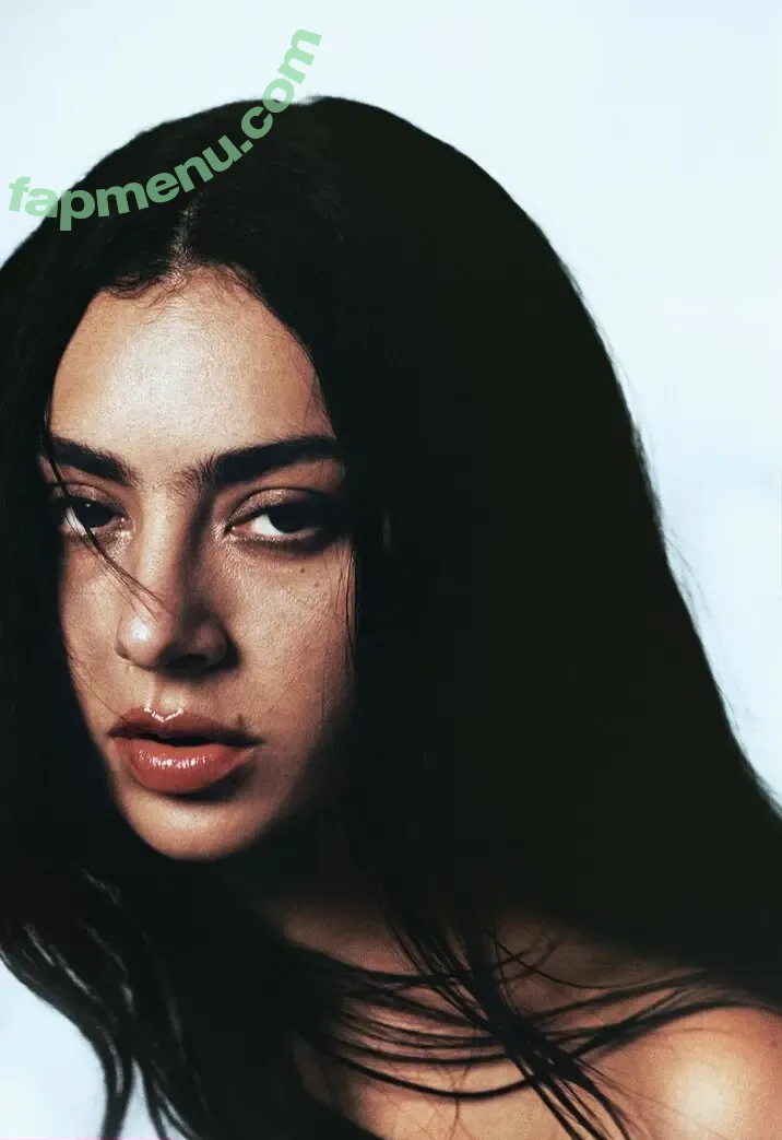 Charli XCX nude photo #3667 (charli_xcx / charlignarly)