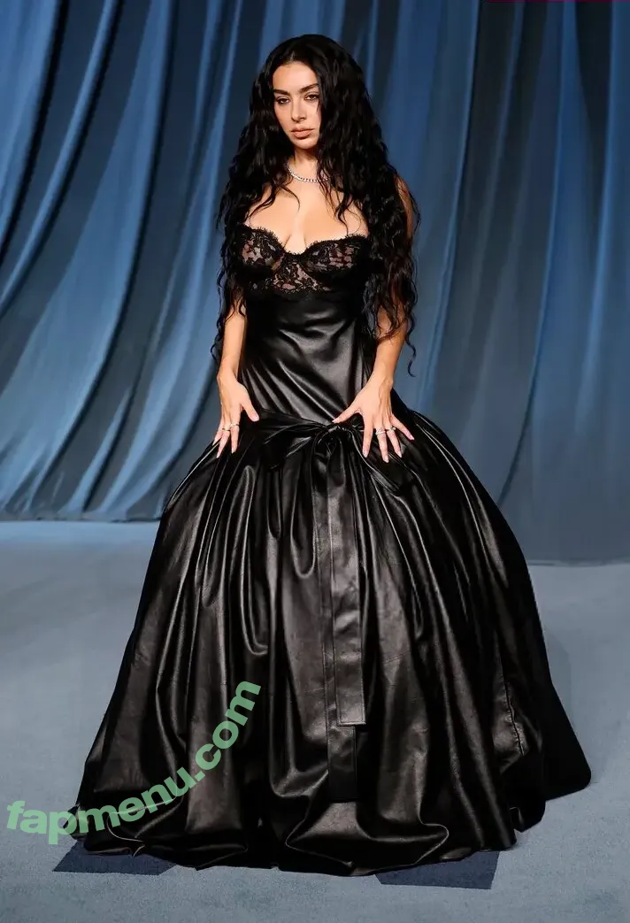 Charli XCX nude photo #3684 (charli_xcx / charlignarly)