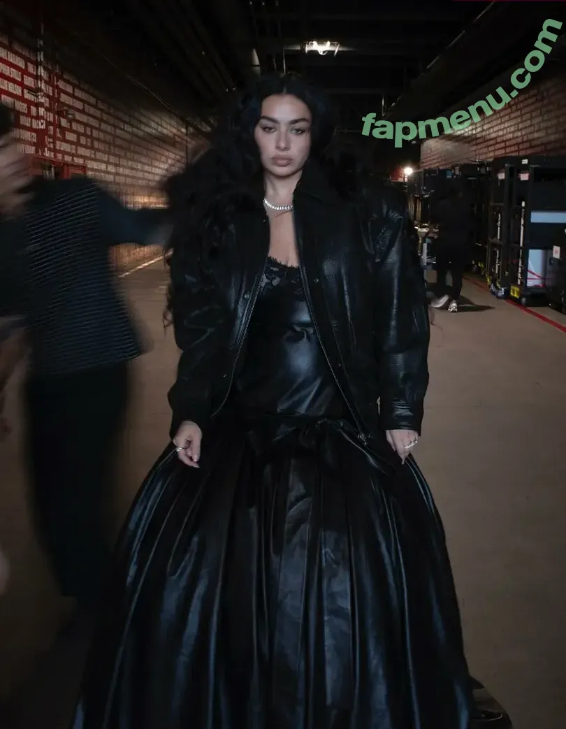Charli XCX nude photo #3689 (charli_xcx / charlignarly)
