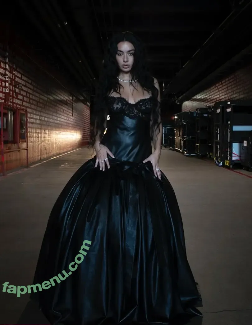 Charli XCX nude photo #3690 (charli_xcx / charlignarly)