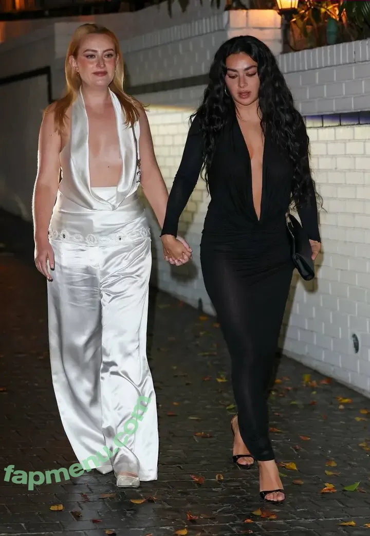 Charli XCX nude photo #3694 (charli_xcx / charlignarly)