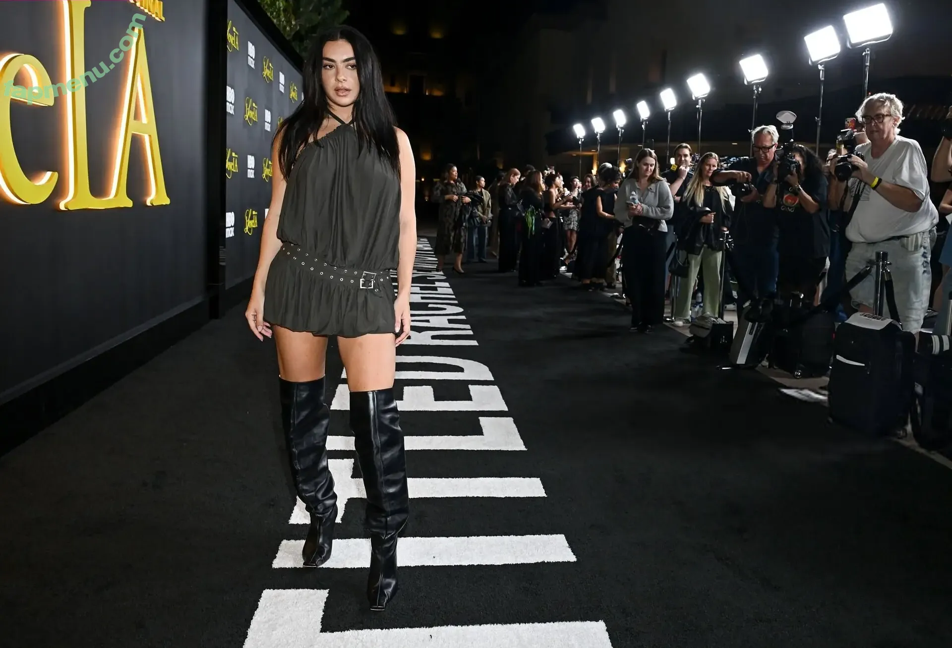 Charli XCX nude photo #3718 (charli_xcx / charlignarly)