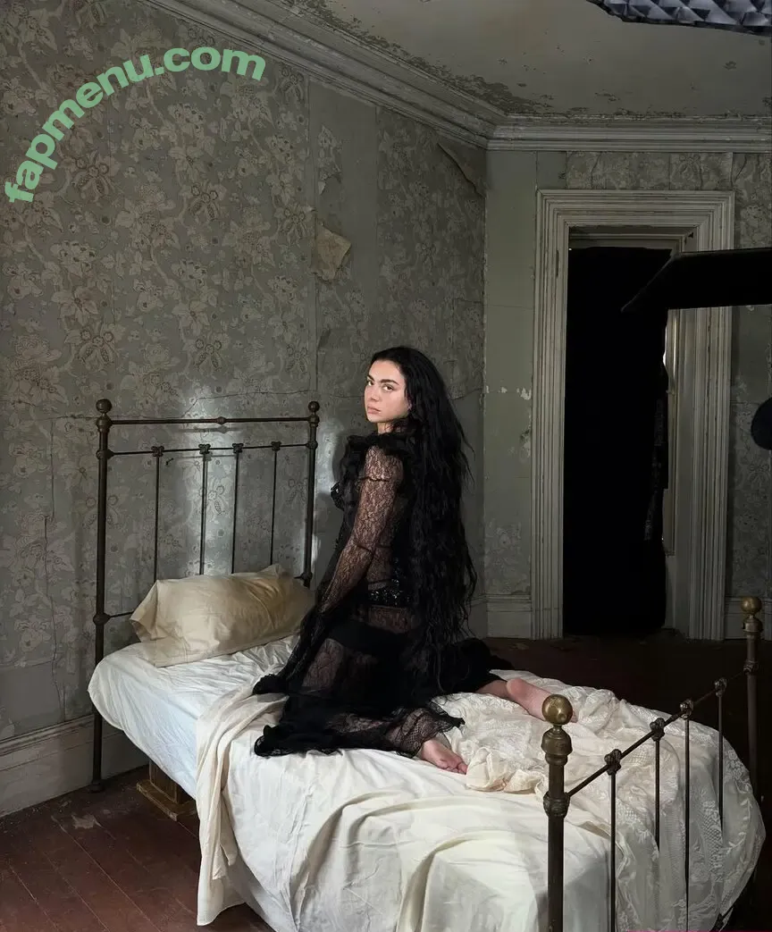 Charli XCX nude photo #3753 (charli_xcx / charlignarly)