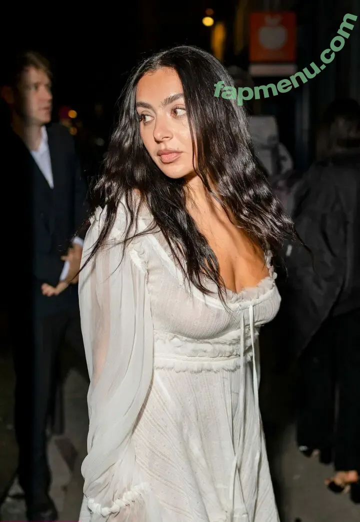 Charli XCX nude photo #3757 (charli_xcx / charlignarly)
