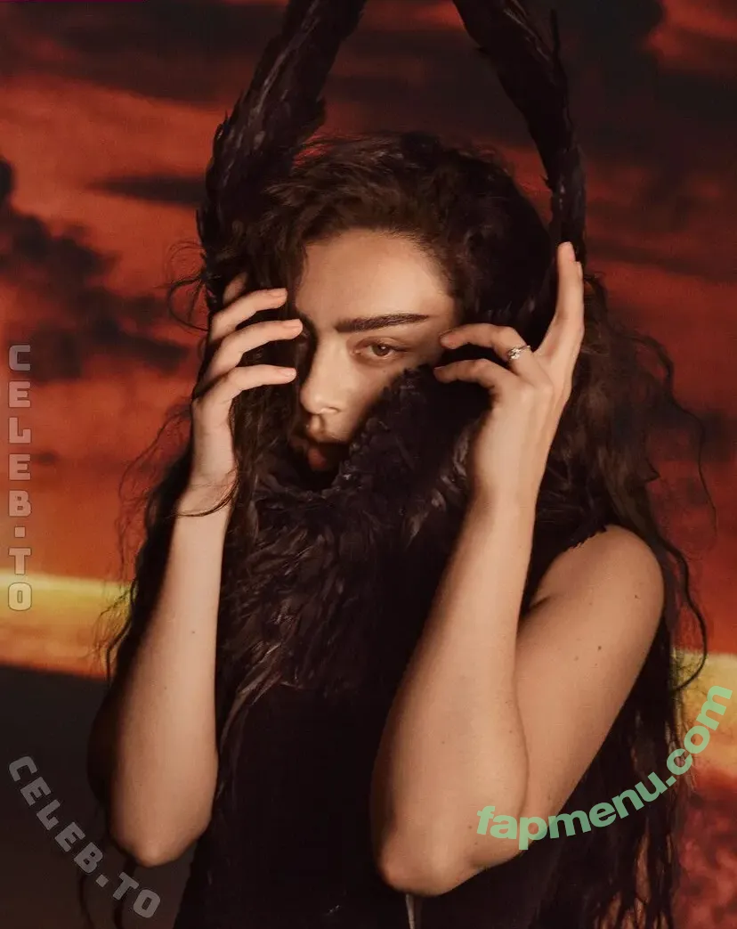 Charli XCX nude photo #3772 (charli_xcx / charlignarly)