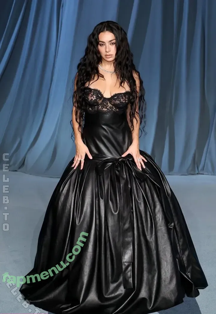 Charli XCX nude photo #3779 (charli_xcx / charlignarly)