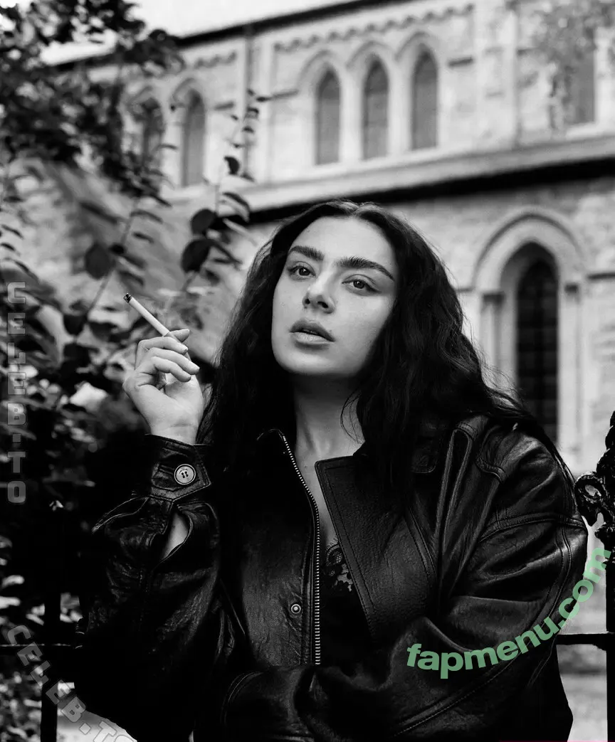 Charli XCX nude photo #3786 (charli_xcx / charlignarly)