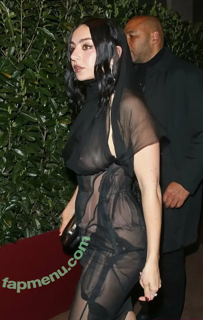 Charli XCX nude photo #3841 (charli_xcx / charlignarly)
