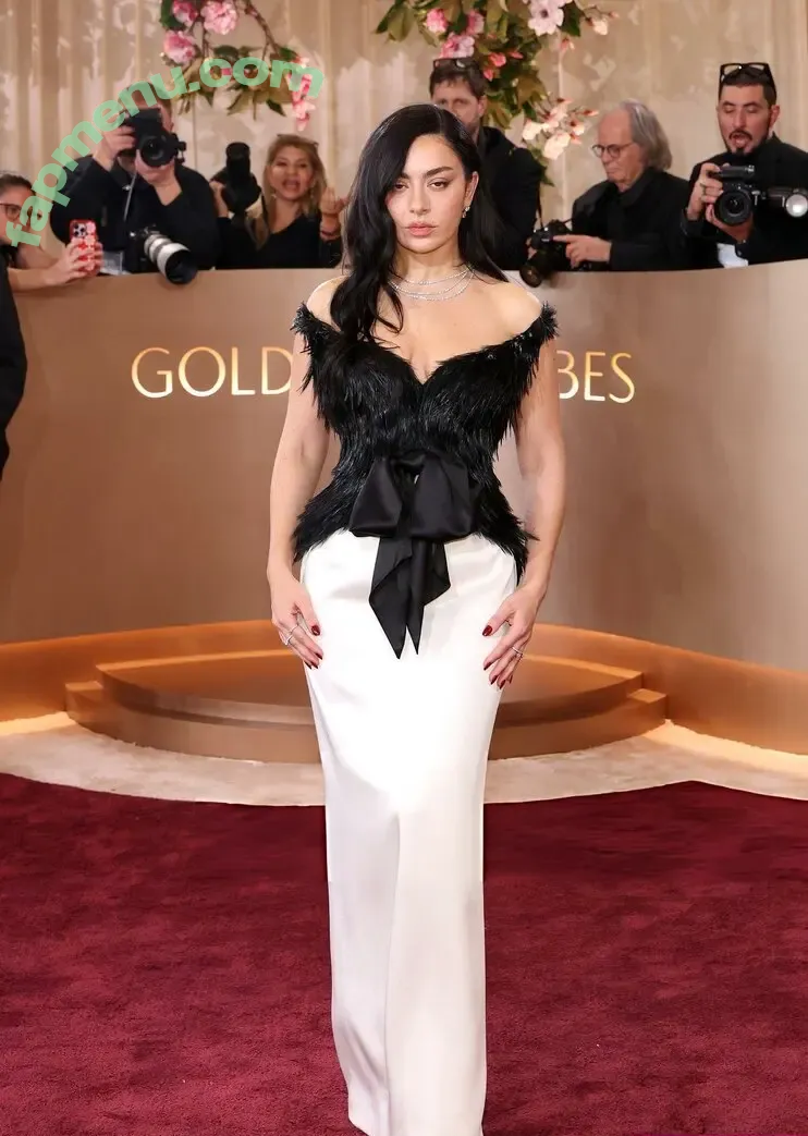 Charli XCX nude photo #3864 (charli_xcx / charlignarly / charlixcx)