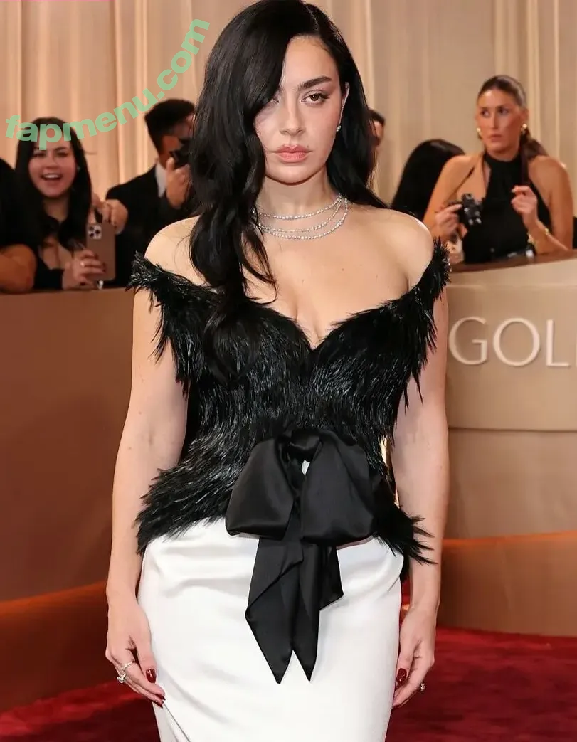 Charli XCX nude photo #3866 (charli_xcx / charlignarly / charlixcx)