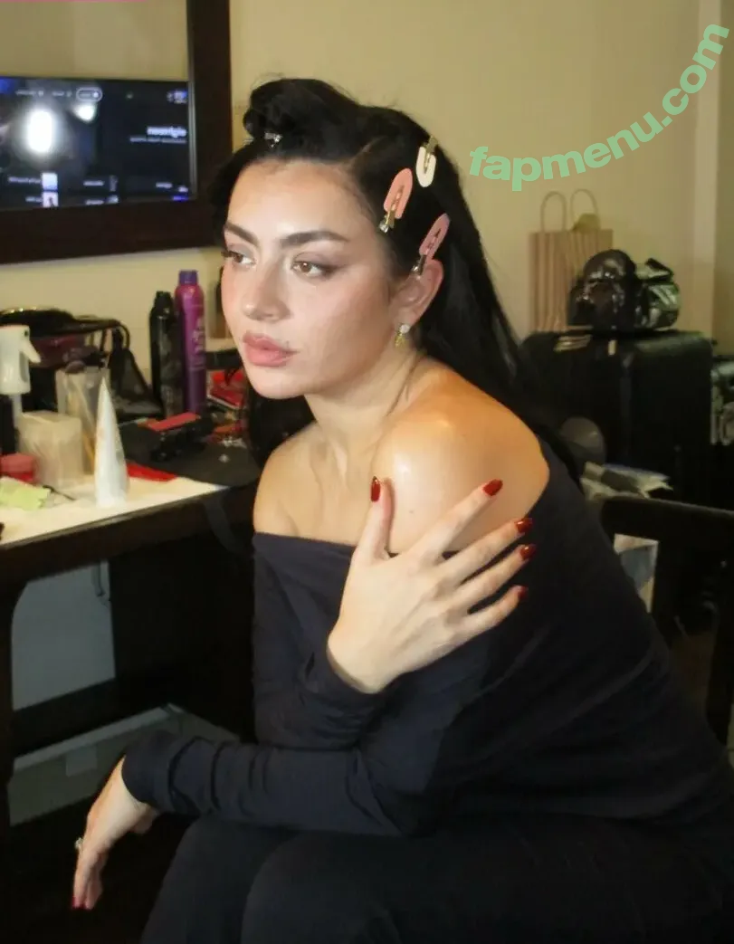 Charli XCX nude photo #3870 (charli_xcx / charlignarly / charlixcx)