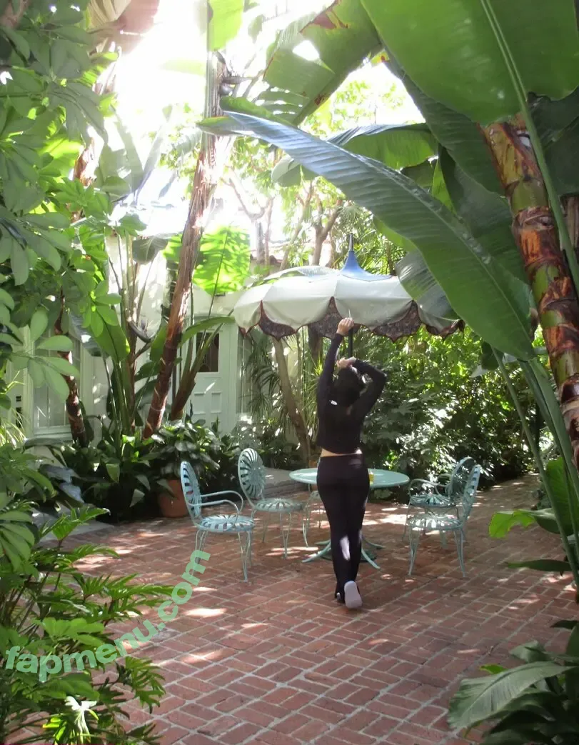 Charli XCX nude photo #3871 (charli_xcx / charlignarly / charlixcx)