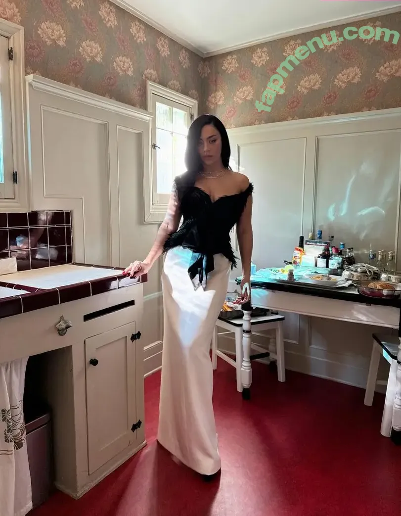 Charli XCX nude photo #3872 (charli_xcx / charlignarly / charlixcx)