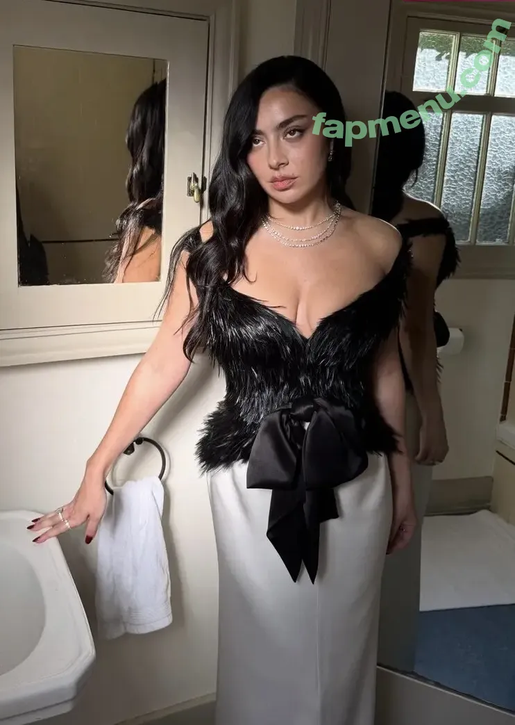 Charli XCX nude photo #3883 (charli_xcx / charlignarly / charlixcx)