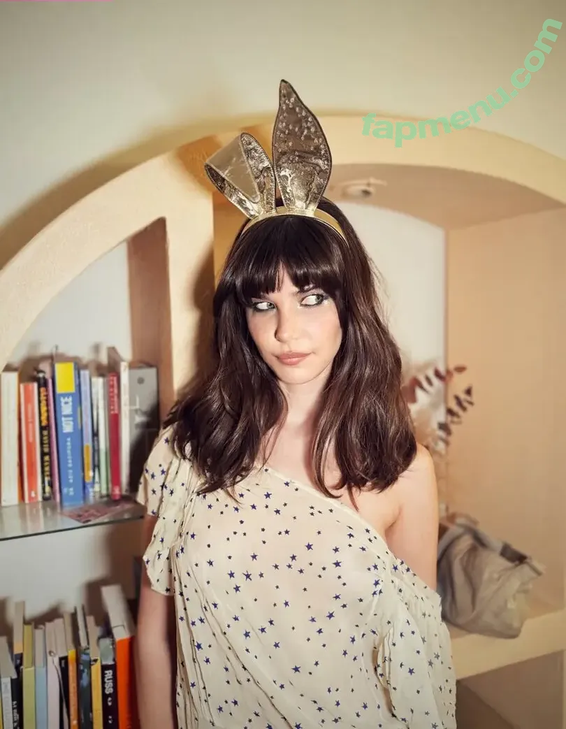 Charlotte Dalessio nude photo #0080 (Charlottedalessio)