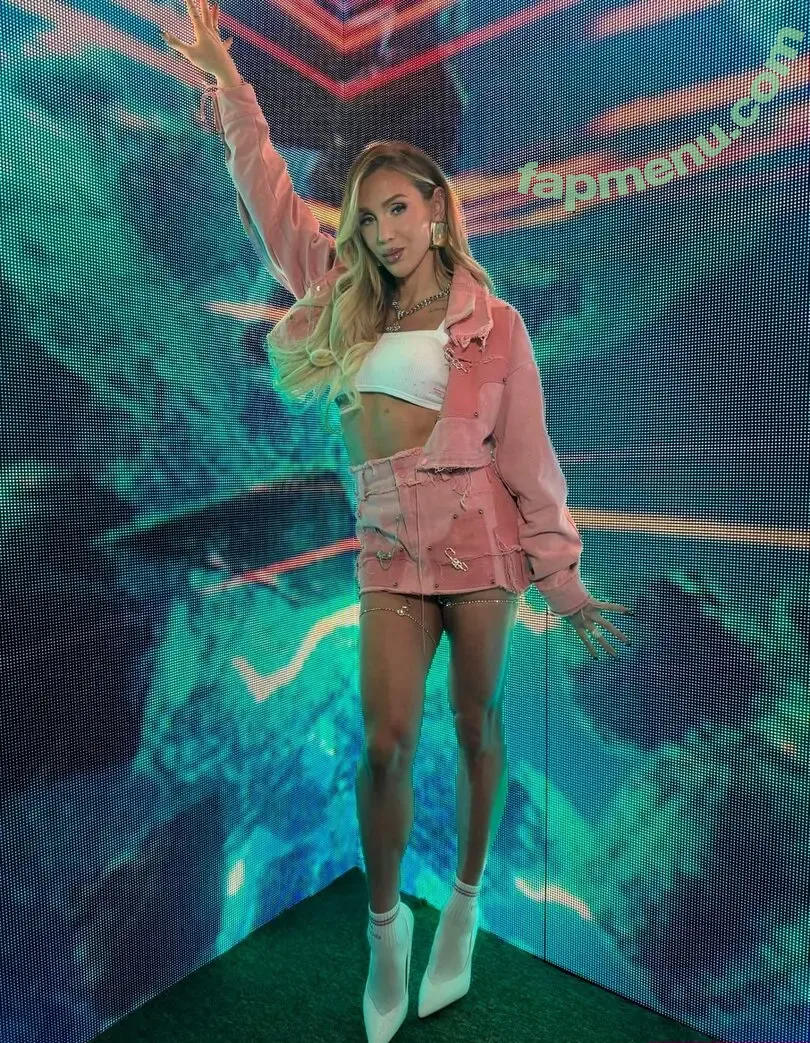 Charlotte Flair nude photo #1457 (WWE / charlottewwe)