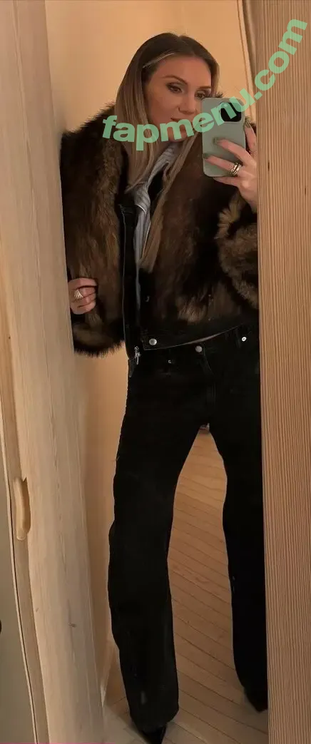 Charlotte Flair nude photo #1516 (WWE / charlottewwe)