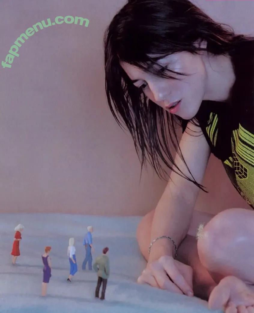 Charlotte Gainsbourg nude photo #0168 (cgainsbourg / charlottegainsbourg)
