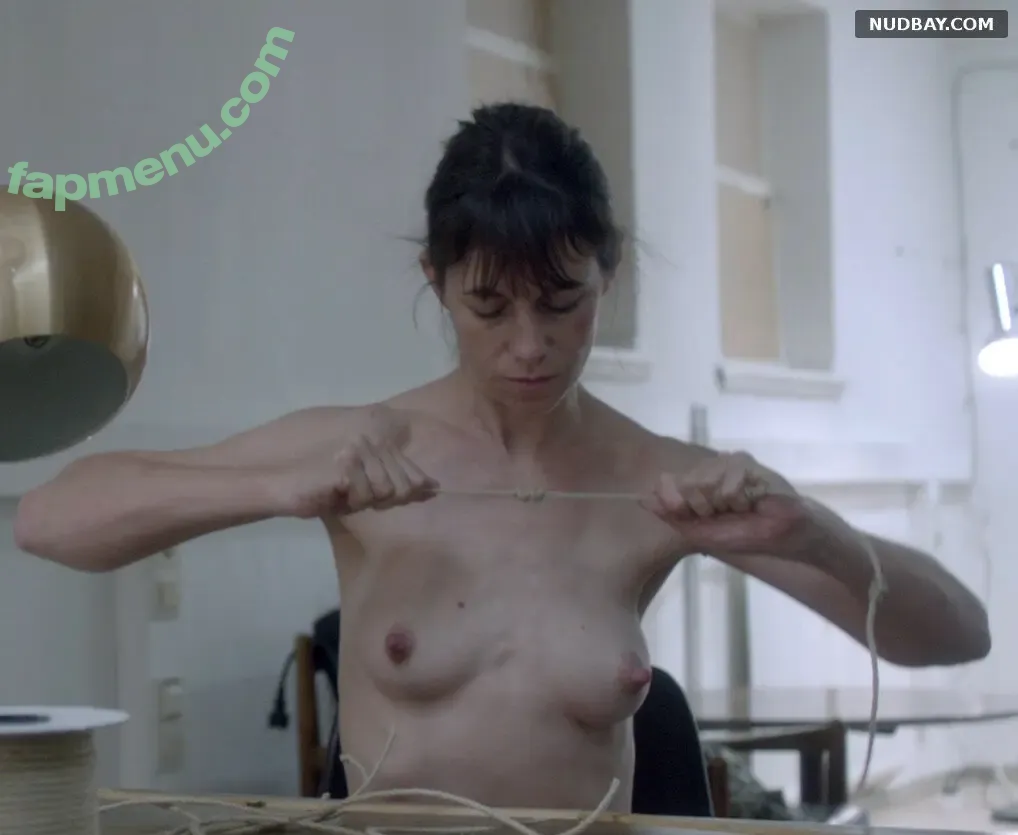 Charlotte Gainsbourg nude photo #0185 (cgainsbourg / charlottegainsbourg)