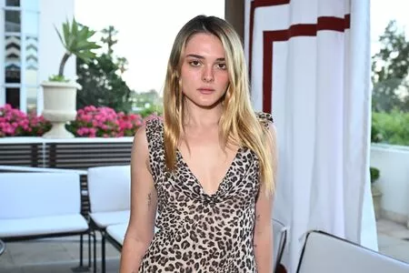 Charlotte Lawrence / charlotteslawrence nude photo #0502
