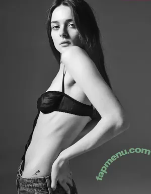 Charlotte Lawrence / charlotteslawrence nude photo #0953