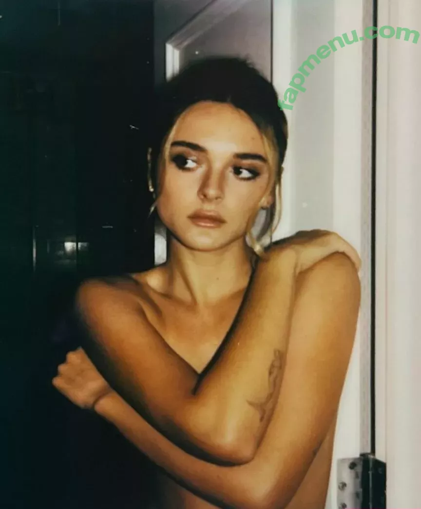 Charlotte Lawrence nude photo #0533 (charlotteslawrence)