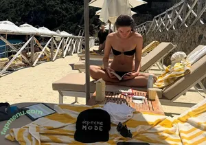 Charlotte Lawrence / charlotteslawrence nude photo #1006