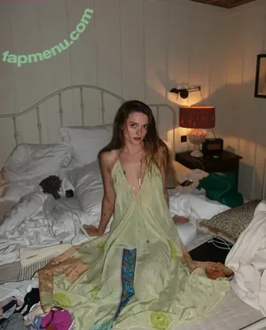 Charlotte Lawrence / charlotteslawrence nude photo #1027
