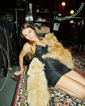 Charlotte Lawrence / charlotteslawrence nude photo #1033