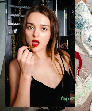 Charlotte Lawrence / charlotteslawrence nude photo #1042