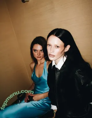 Charlotte Lawrence / charlotteslawrence nude photo #1111