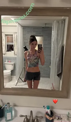 Charlotte Lawrence / charlotteslawrence nude photo #1119