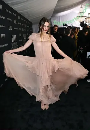 Charlotte Lawrence / charlotteslawrence nude photo #1180