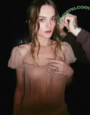 Charlotte Lawrence / charlotteslawrence nude photo #1183