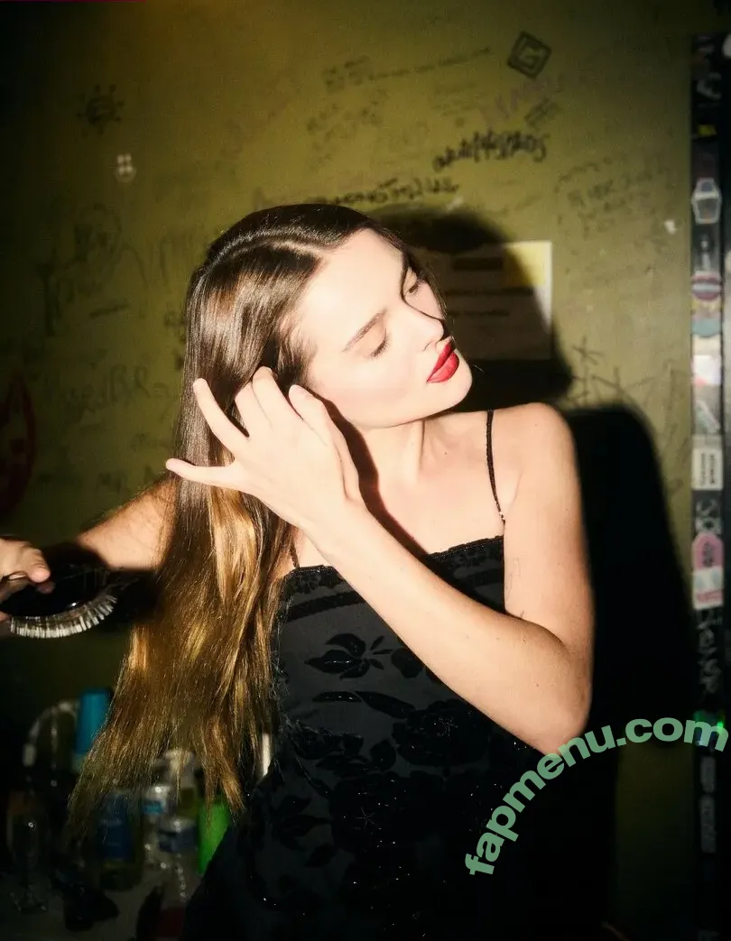 Charlotte Lawrence nude photo #1012 (charlotteslawrence)