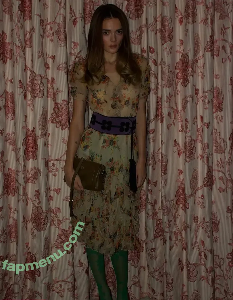 Charlotte Lawrence nude photo #1063 (charlotteslawrence)