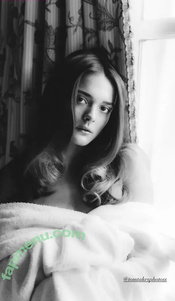 Charlotte Lawrence nude photo #1077 (charlotteslawrence)